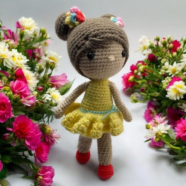 Muñeca con vestido - Image 3