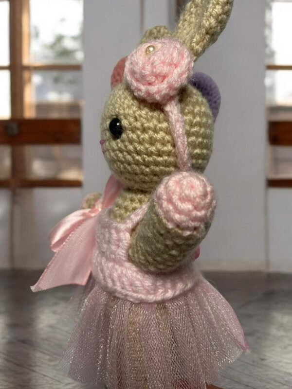 Conejo con vestido - Image 3