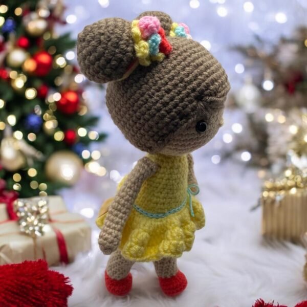 Muñeca con vestido - Image 5